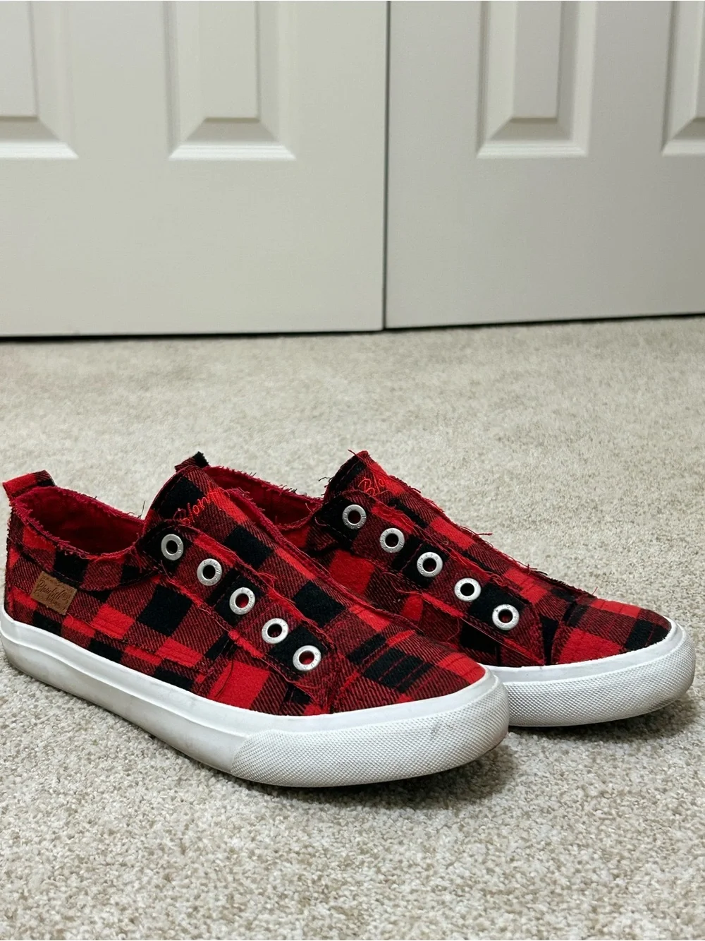 Blowfish Red and Black Buffalo Plaid Slip-On Sneakers size 8.5 cozy fall winter